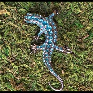 BLUE RHINESTONE SALAMANDER PIN